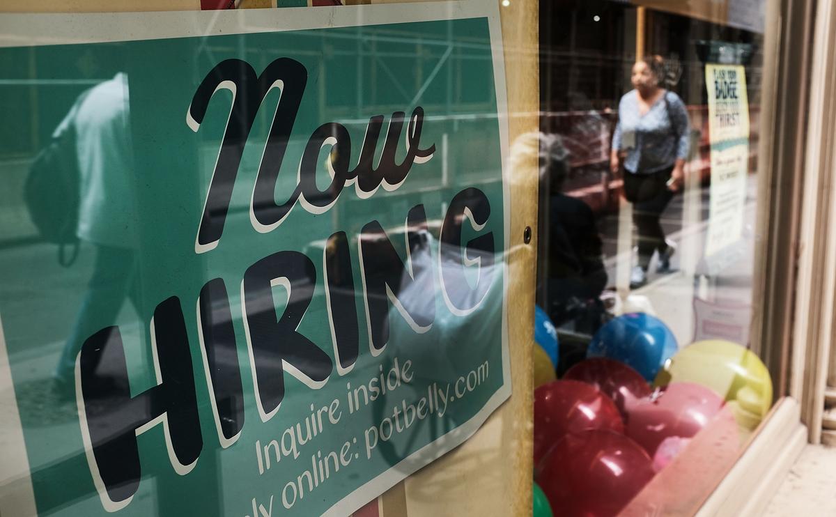 Jobless Claims Hold Largely Steady, Bolstering Fed's View of Continued Labor Market Strength
