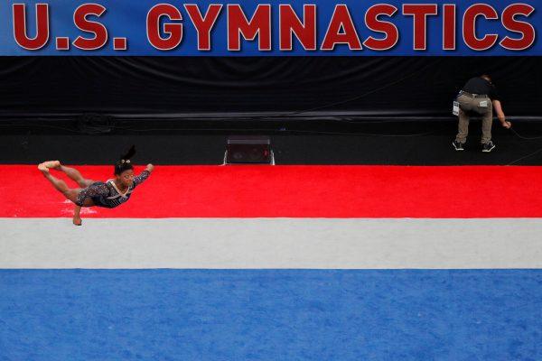 Simone Biles competes on the floor exercise at the U.S. Gymnastics Championships in Boston, Mass., Aug. 17, 2018. (Reuters/Brian Snyder)