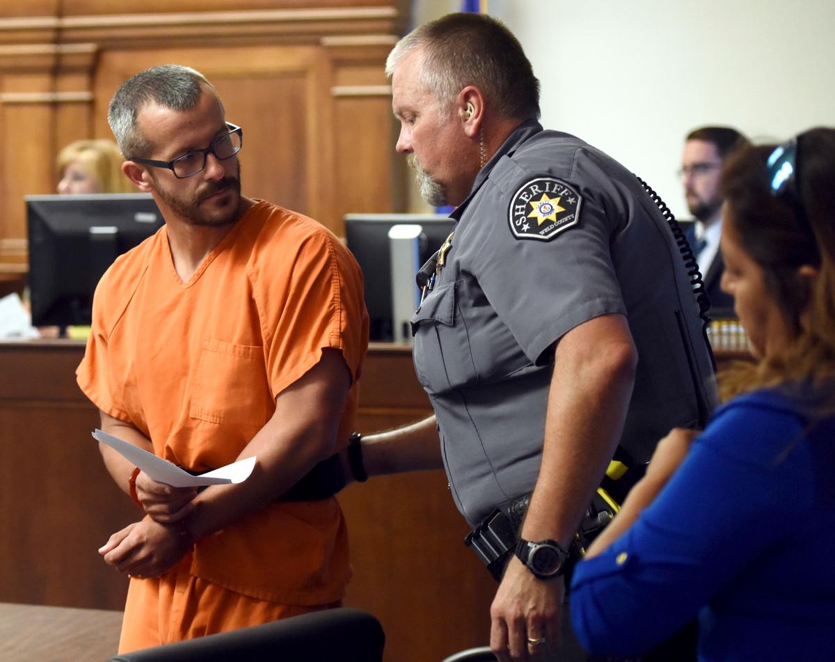 Christopher Watts glances back at a Weld County Sheriff's Deputy as he is escorted out of the courtroom at the Weld County Courthouse in Greeley, Colorado on Aug. 16, 2018. (Joshua Polson/The Greeley Tribune via AP, Pool)
