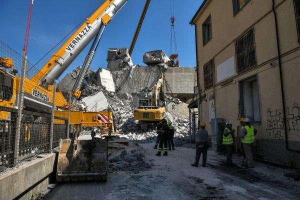 Rescuers use heavy equipment to sift through the rubble and wreckage of the Morandi motorway bridge, in Genoa on August 16, 2018. (Piero Cruciatti/AFP/Getty Images)