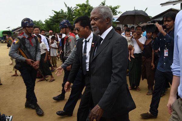 Former UN secretary general Kofi Annan (C), escorted by police and security, departs following a meeting with Rohingya Muslims at Thet Kay Pyin camp for displaced Rohingya families in Sittwe on September 7, 2016. Annan led the multi-sector advisory commission on Rakhine State to find a lasting solution to Myanmar's stateless Rohingya Muslims. (Romeo Gacada/AFP/Getty Images)