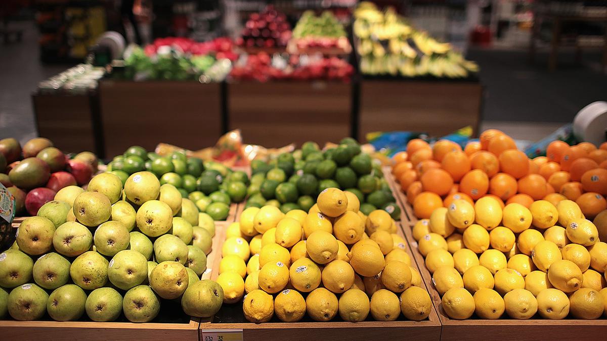 Fresh fruit is all carbs, and all good. (Scott Olson/Getty Images)