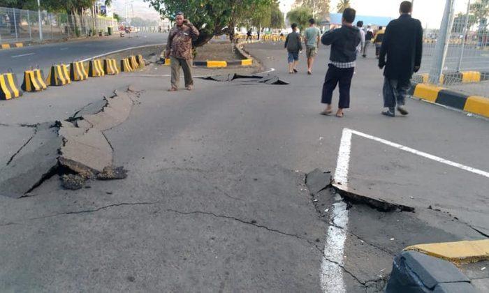 Quake Swarm Jolts Indonesian Islands, Killing at Least 12