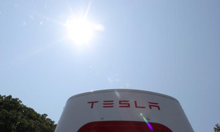 JPMorgan Adds to Tesla Deal Doubts