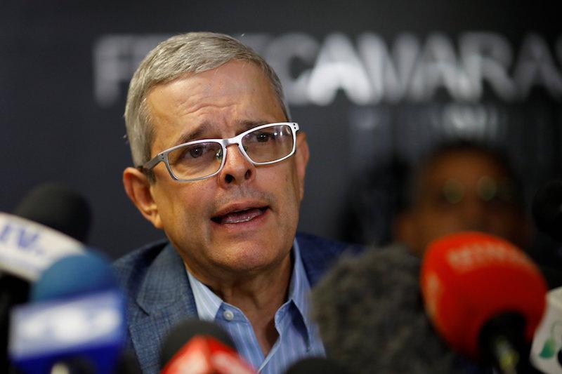 Carlos Larrazabal, president of the business group Fedecamaras, speaks during a news conference in Caracas, Venezuela August 20, 2018. (Reuters/Carlos Garcia Rawlins)