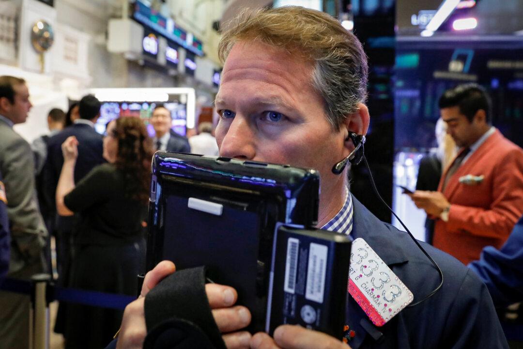 S&P 500 Touches Record High, Equals Longest-Ever Bull Run