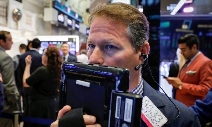S&P 500 Touches Record High, Equals Longest-Ever Bull Run