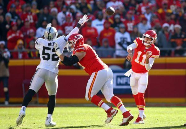 Kansas City Chiefs quarterback Alex Smith (11) throws a pass as Oakland Raiders defensive end Khalil Mack (52) defends in the first half at Arrowhead Stadium. (Jay Biggerstaff/USA Today Sports)