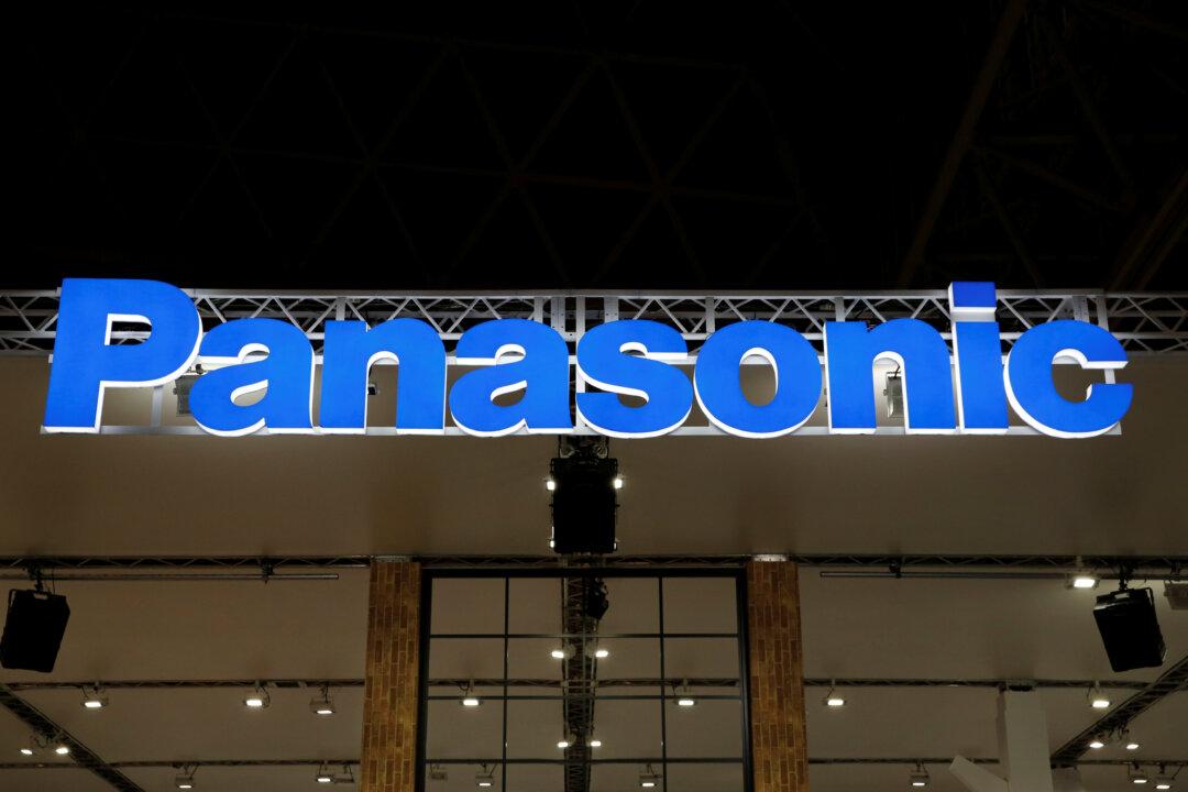 Panasonic Joins Effort to License out Low-Cost OLED Panel-Making Process