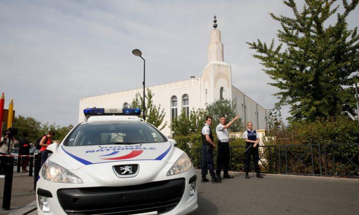 Knifeman Kills ‘Mother and Sister’ in Paris Suburb