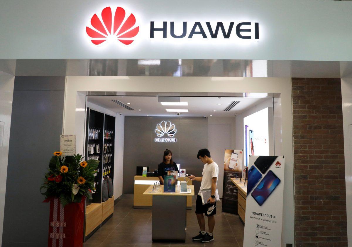 A Huawei shop in Singapore on Aug. 8, 2018. (Reuters/Edgar Su).