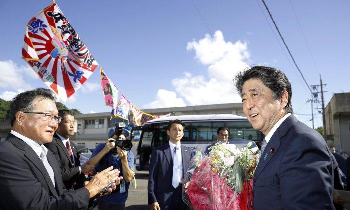 Japanese PM Abe Seen Headed for Extended Term Despite Flat Ratings