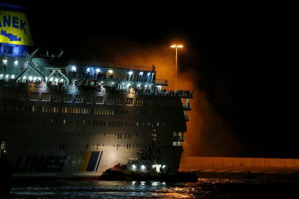 Smoke rises as passengers are seen on the deck of the Eleftherios Venizelos ferry during a fire, at the port of Piraeus, Greece, August 29, 2018. (Reuters/Alkis Konstantinidis)
