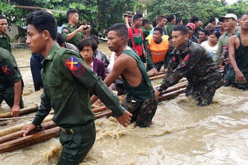 People are evacuated by soldiers after flooding in Swar township, Burma August 29, 2018. (Reuters/Stringer)