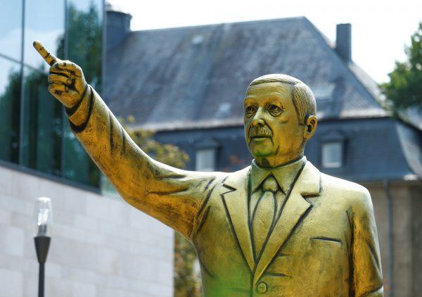 A statue of Turkish President Tayyip Erdogan is seen during the art exhibition "Wiesbaden Biennale" in Wiesbaden, Germany, August 28, 2018. (Reuters/Ralph Orlowski)