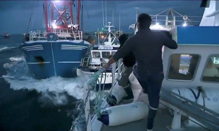 French, British Fishermen Duel in Channel Over Scallop-Fishing Rights