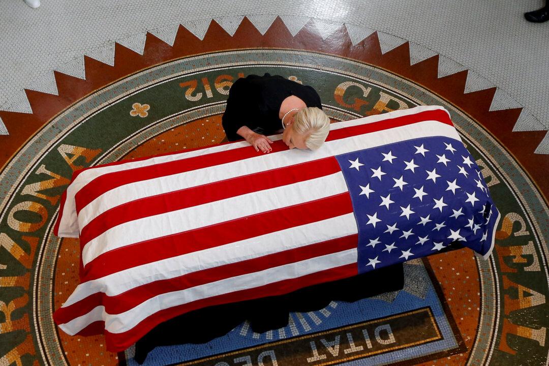 Memorial Tributes to Sen. John McCain Open in Arizona Capitol