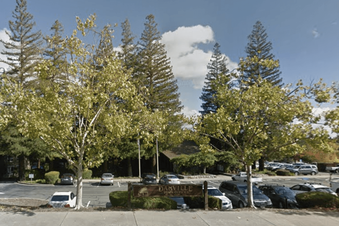 Suspects Sought in Armed Robbery August 28 Evening