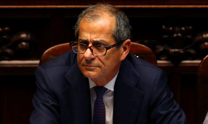 Italy Economy Minister Tells Party Leaders to Cool It: Paper