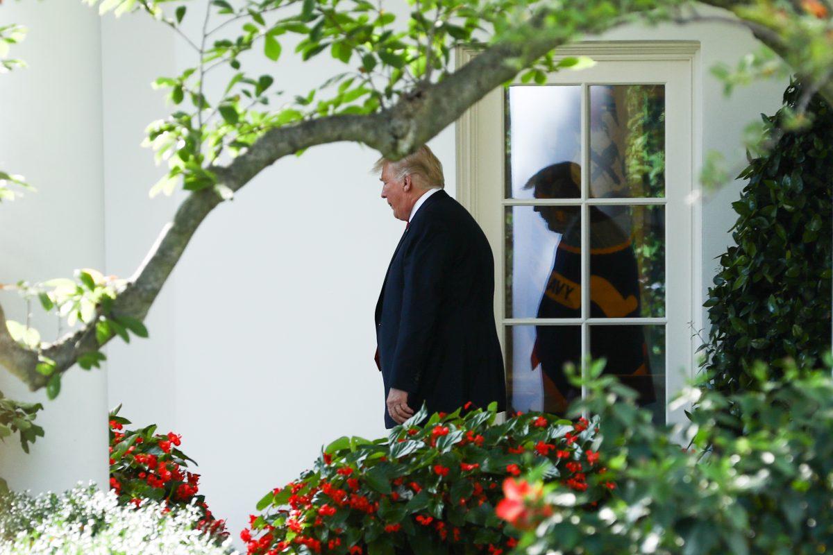 President Donald Trump departs from the White House for a Make America Great Again Rally in Evansville, Ind., on Aug. 30, 2018. (Samira Bouaou/The Epoch Times)