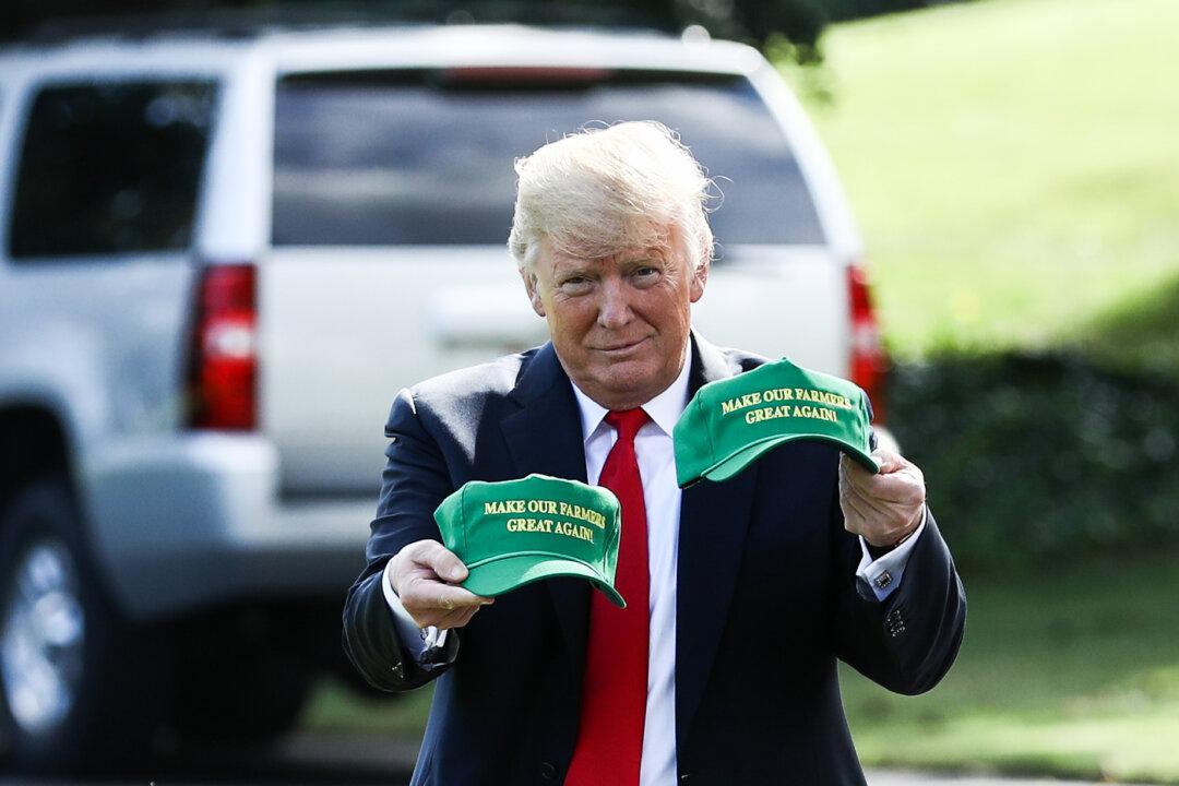In Photos: President Trump Departs to Evansville, Ind.