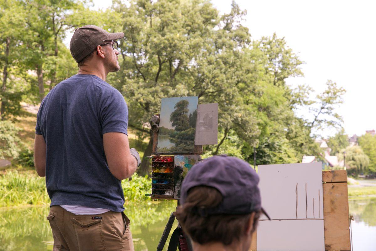 Thomas Kegler gives a landscape painting workshop in Central Park, N.Y., on July 12, 2018. (Milene Fernandez/The Epoch Times)