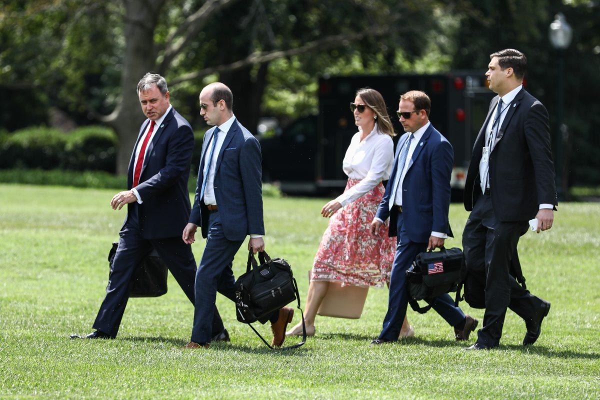 White House staff depart with President Donald Trump from the White House for a signing event on strengthening retirement security and a joint fundraising committee reception in Charlotte, N.C., on Aug. 31, 2018. (Samira Bouaou/The Epoch Times)