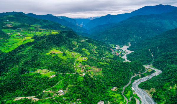 Zhiben’s hot springs are located in a breathtaking valley in the southeastern part of Taiwan. (FenlioQ/Shutterstock)