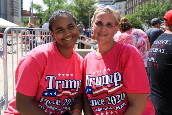 Ivy Jackson (L) and her mother Amanda Jackson wait for President Donald Trump’s Make America Great Again rally in Evansville, Ind., on Aug. 30, 2018. (Charlotte Cuthbertson/The Epoch Times)