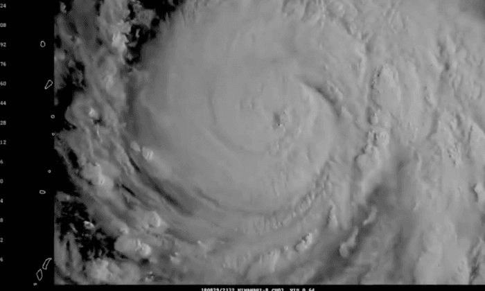 Super Typhoon Jebi Downgraded as It Heads Towards Japan