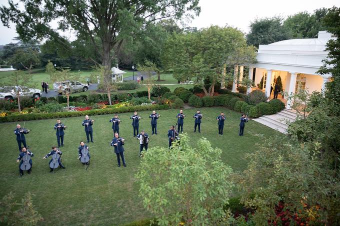 Members of the United States Air Force Band perform for guests during the White House Historical Association Presidential Sites summit reception in the Rose Garden of the White House on Aug. 29, 2018. (Shealah Craighead/White House)