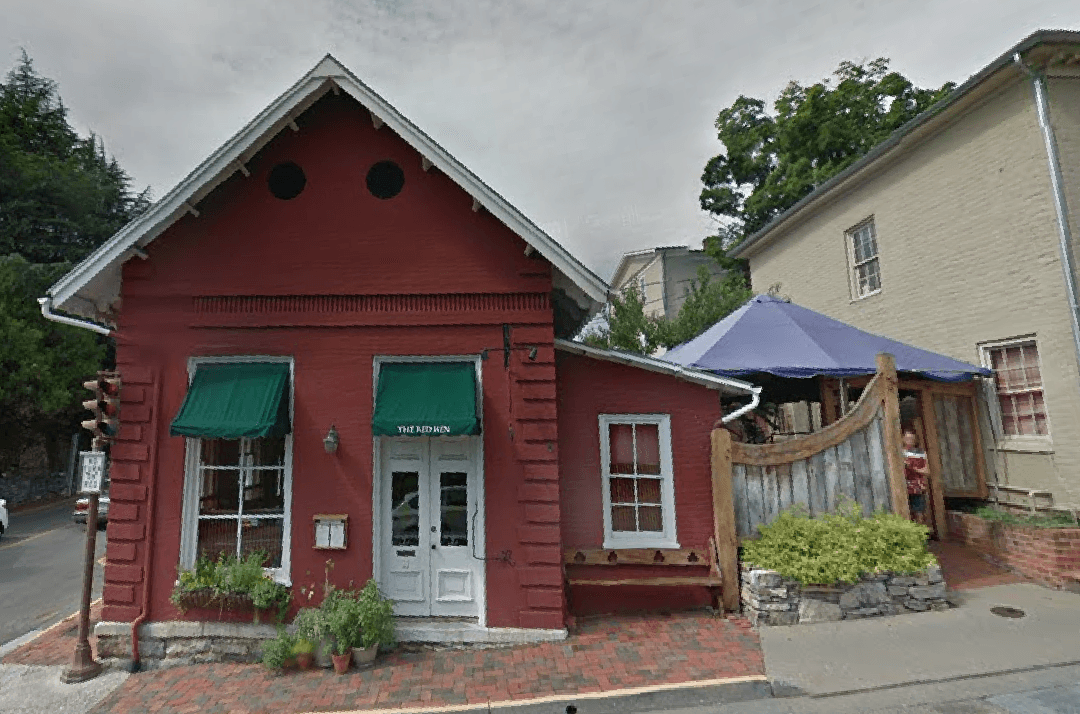 Small Virginia Town Struggles After Local Restaurant Refused to Serve Trump Press Secretary