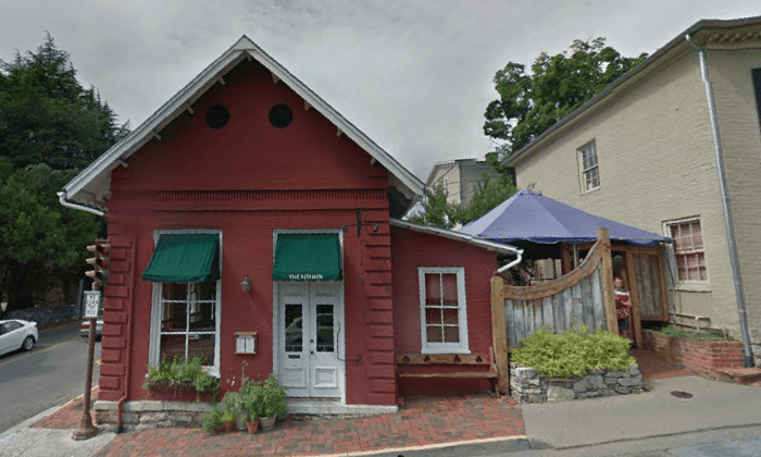 Small Virginia Town Struggles After Local Restaurant Refused to Serve Trump Press Secretary