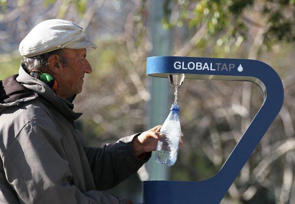A man fills a bottle of water from a Global Tap tap water refilling station on Jan. 24, 2011 in San Francisco, California. (Justin Sullivan/Getty Images)