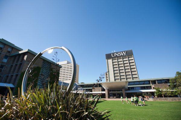 UNSW Library Lawn and library building, with a clock in the foreground, circa 2009. (unsw.flickr/Flickr CC BY 2.0 ept.ms/2haHp2Y)