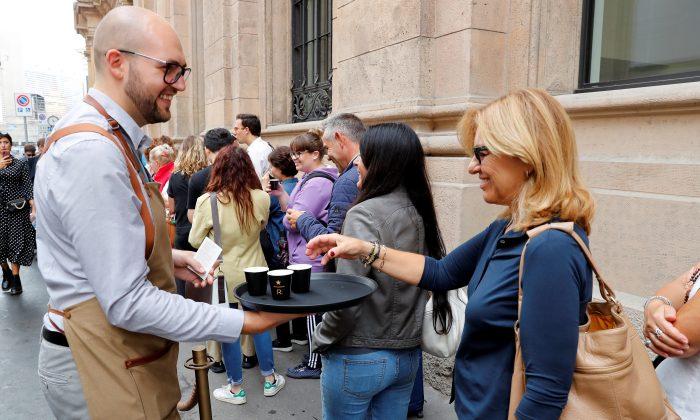 Starbucks Pulls in Crowds at First Ever Cafe in Italy