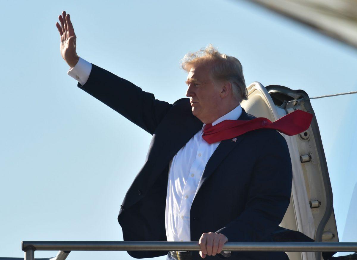 President Donald Trump waves as he boards Air Force One at the at Sioux Falls Regional Airport in Sioux Falls, S.D., on Sept. 7, 2018. (NICHOLAS KAMM/AFP/Getty Images)