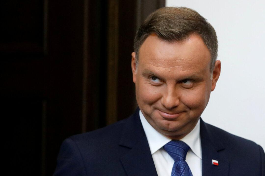 Poland’s Duda Says Seven Judges Must Quit in Court Overhaul