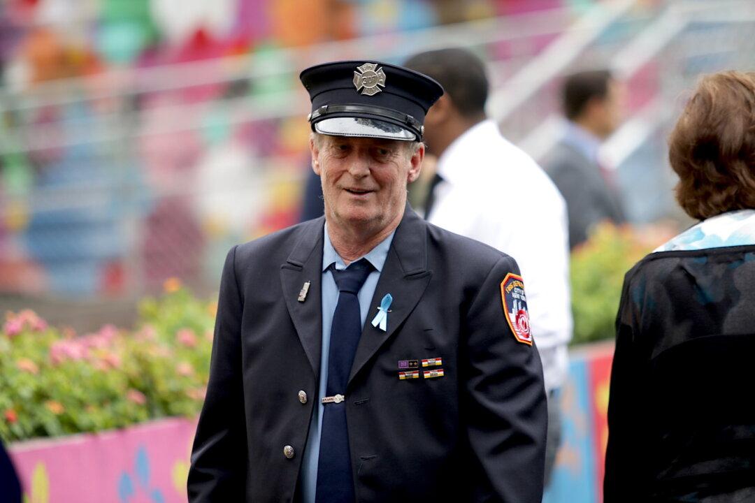 9/11 First Responder Recalls Moment When North Tower Fell