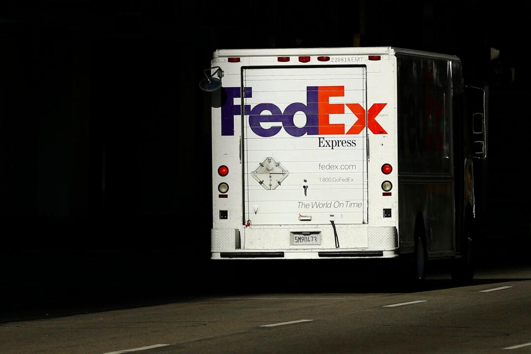 Fedex To Hire 55,000 Workers, Raise Hours For Holiday Season