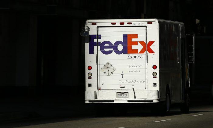 Fedex To Hire 55,000 Workers, Raise Hours For Holiday Season