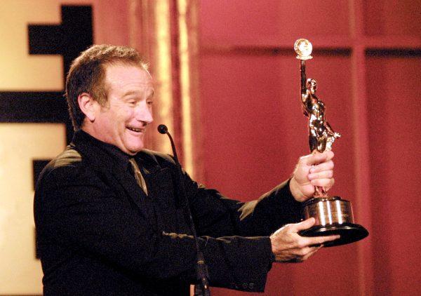 Comedian Robin Williams presents the ACE Golden Eddie Filmmaker of the Year Award at the 52nd Annual ACE Eddie Awards in Beverly Hills, Calif. on Feb. 24, 2002. (Frederick M. Brown/Getty Images)