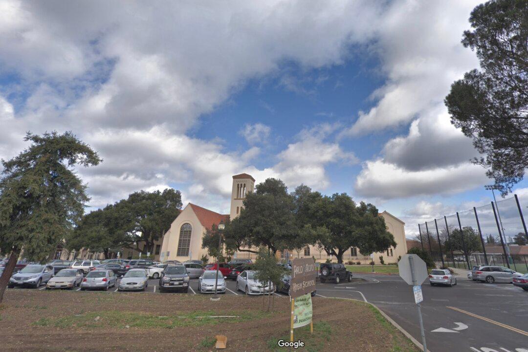 Man Walking Near Palo Alto High School Robbed at Gunpoint