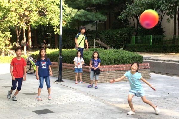Children play at the Gireum New Town Apartment complex in Seoul on Sept. 9, 2018. (Seungmock Oh/Special to The Epoch Times)