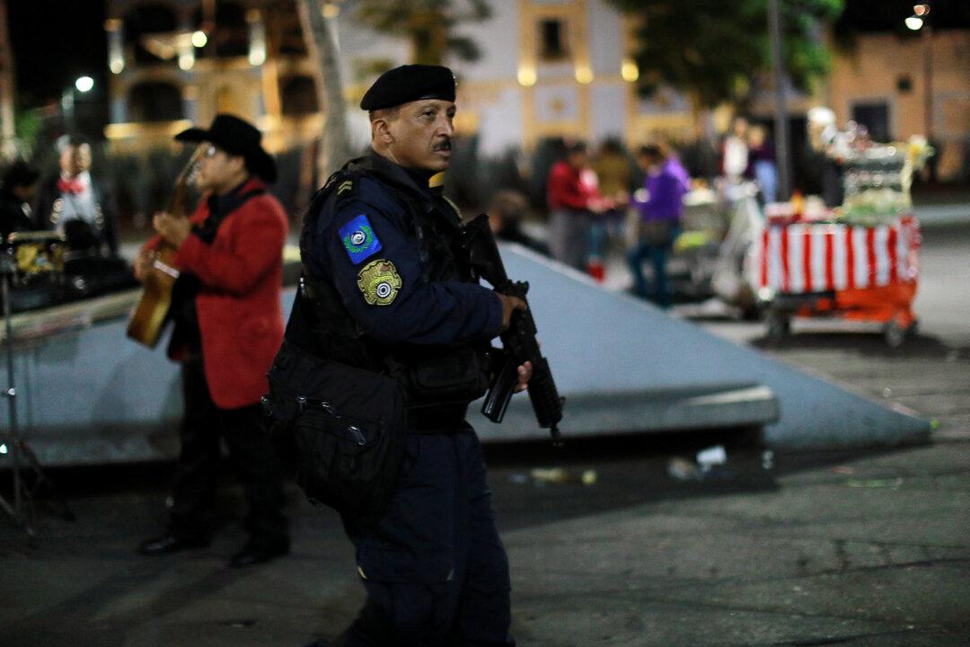 Three Killed in Mexico City Tourist Hotspot, Police Chase ‘Mariachi’ Gunmen