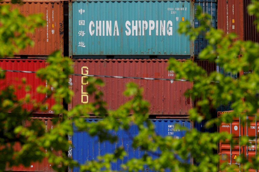 US Posts Record Trade Deficit in 2021