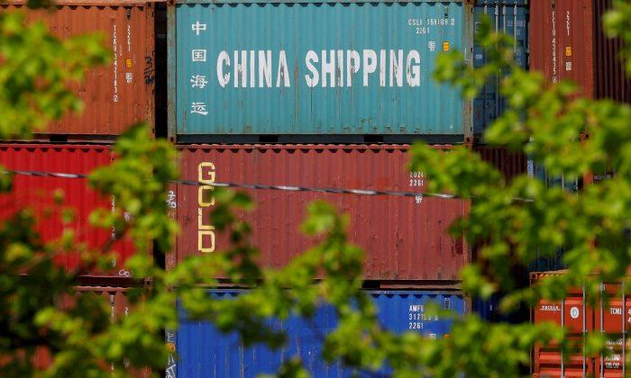 US Posts Record Trade Deficit in 2021