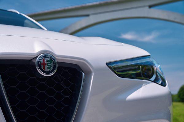 The signature grille with the company emblem. (Courtesy of FCA US)