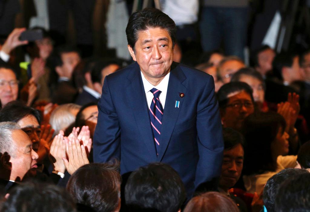 Japan’s Abe Re-Elected as Party Head, to Stay on as PM