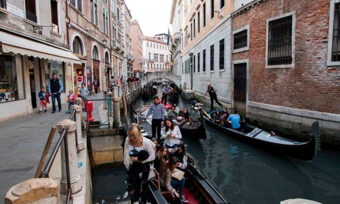 Tourists in Venice May Not Be Allowed to Sit Down Under New Rules